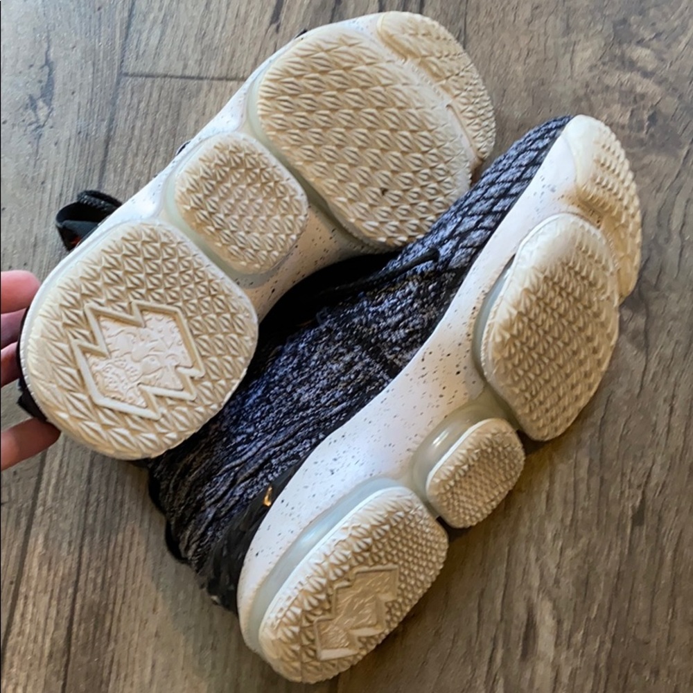 Nike Black and White Women's Sneakers - Picture 9 of 13